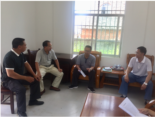 局党组成员、总工程师谭昌辉(右二)深入百林林场西北乐管护站调研