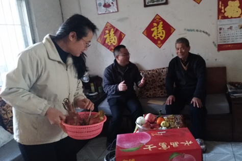 市林业局领导春节前夕慰问一线老职工