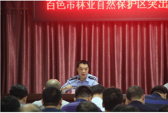 图为市林业局党组成员、森林公安局局长赵振钧作部署讲话